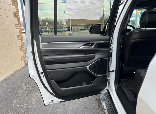 
 Jeep Grand Wagoneer full									