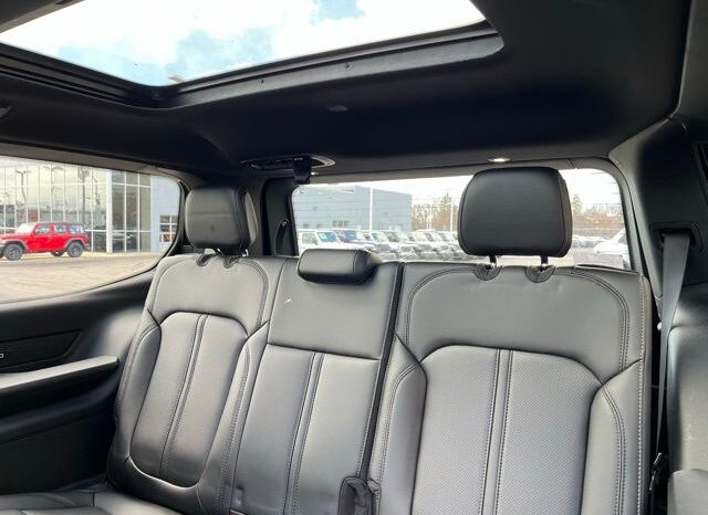 
 Jeep Grand Wagoneer full									