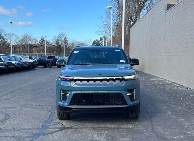 
 Jeep Grand Wagoneer full									