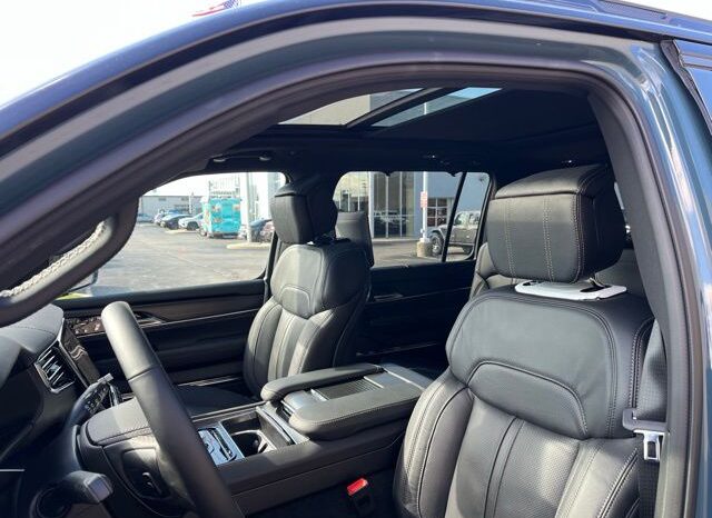 
 Jeep Grand Wagoneer full									