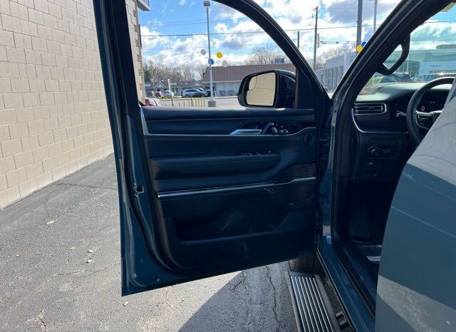 
 Jeep Grand Wagoneer full									