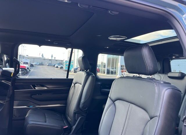 
 Jeep Grand Wagoneer full									