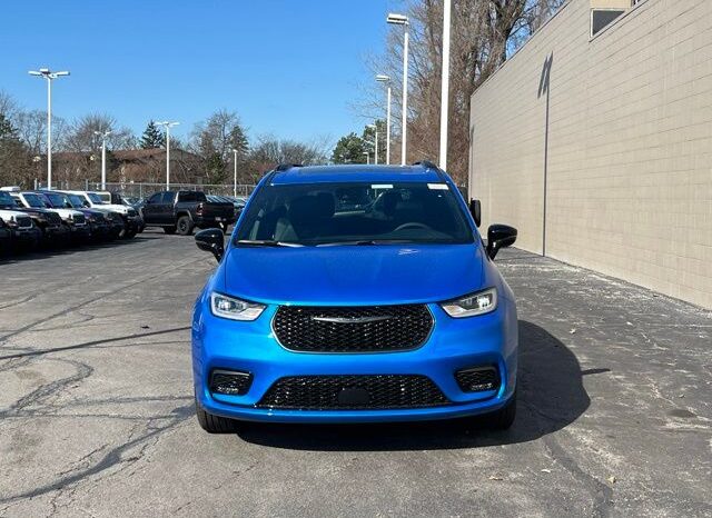 
 Chrysler Pacifica full									