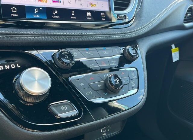 
 Chrysler Pacifica full									