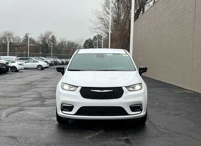 
 Chrysler Pacifica full									