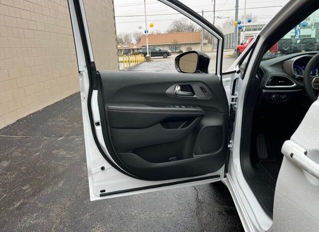 
 Chrysler Pacifica full									