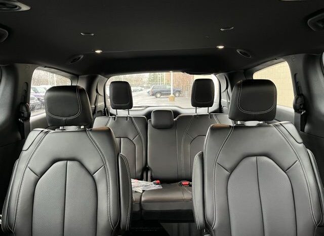 
 Chrysler Pacifica full									