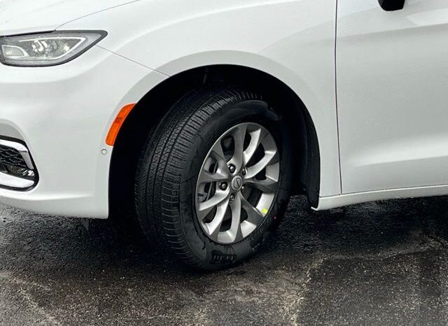
 Chrysler Pacifica full									