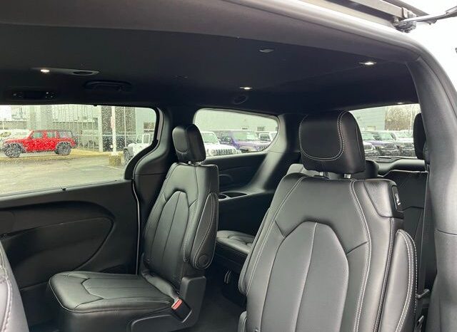 
 Chrysler Pacifica full									