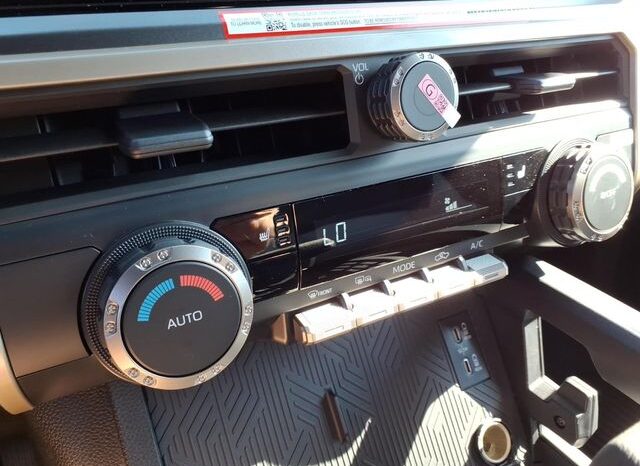 
 Toyota Tacoma Hybrid full									