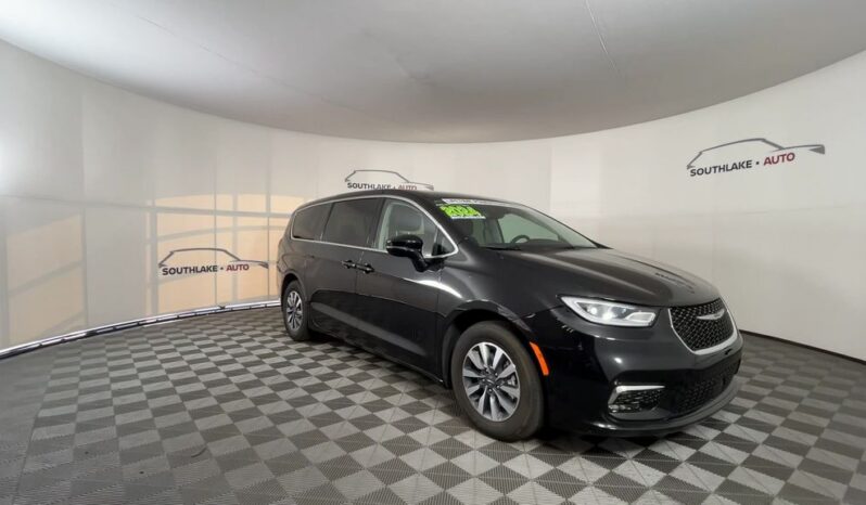 
 Chrysler Pacifica Hybrid full									