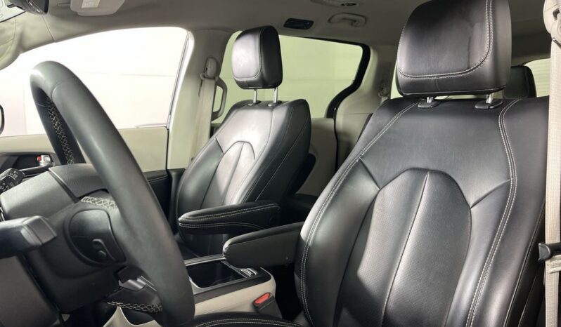 
 Chrysler Pacifica Hybrid full									