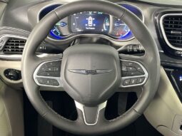 
 Chrysler Pacifica Hybrid full									