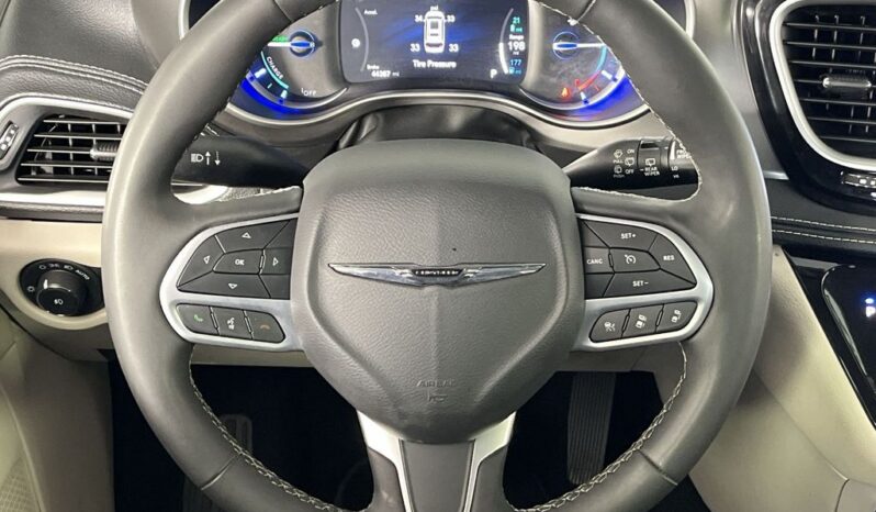 
 Chrysler Pacifica Hybrid full									