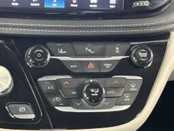 
 Chrysler Pacifica Hybrid full									