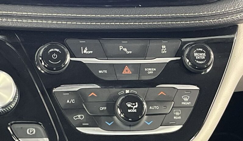 
 Chrysler Pacifica Hybrid full									