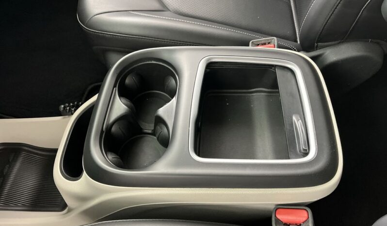 
 Chrysler Pacifica Hybrid full									