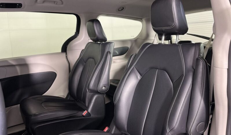 
 Chrysler Pacifica Hybrid full									