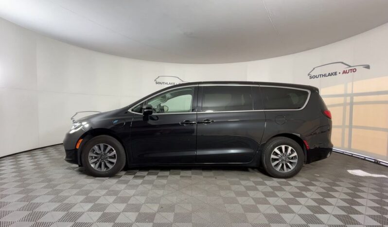
 Chrysler Pacifica Hybrid full									