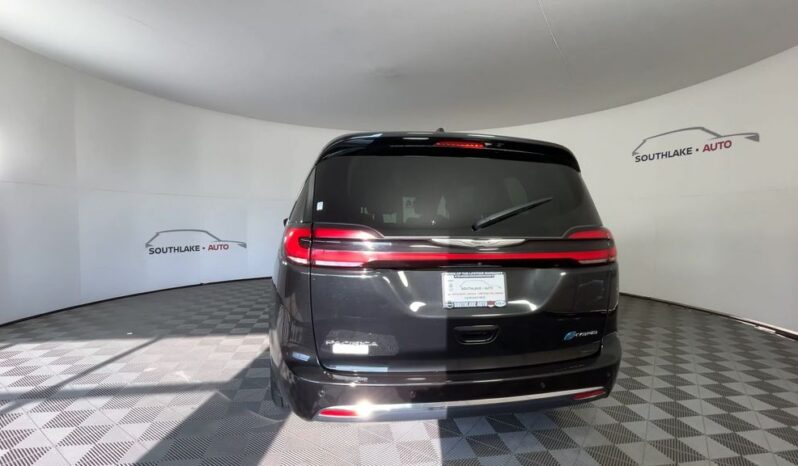 
 Chrysler Pacifica Hybrid full									