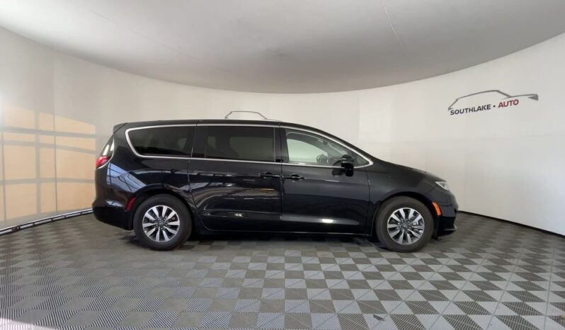 
 Chrysler Pacifica Hybrid full									