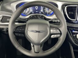 Chrysler Pacifica full