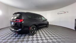 Chrysler Pacifica full
