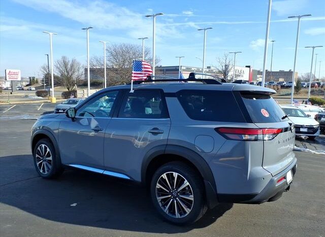 
 Nissan Pathfinder full									