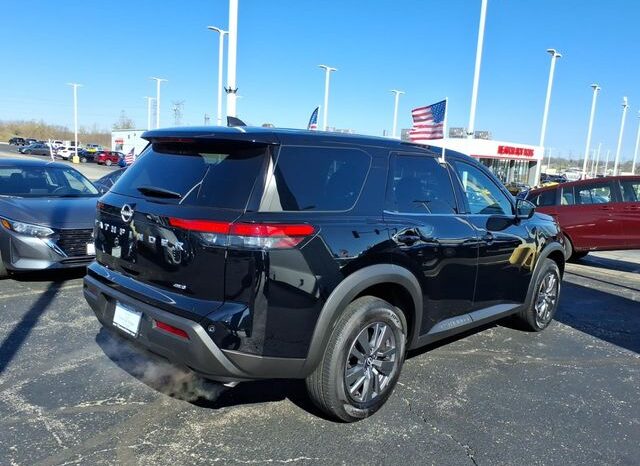 
 Nissan Pathfinder full									