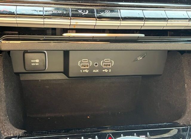 
 Jeep Wagoneer full									