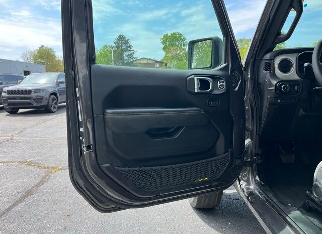 
 Jeep Wrangler full									