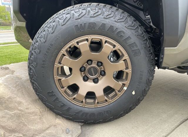 
 Toyota Tacoma Hybrid full									