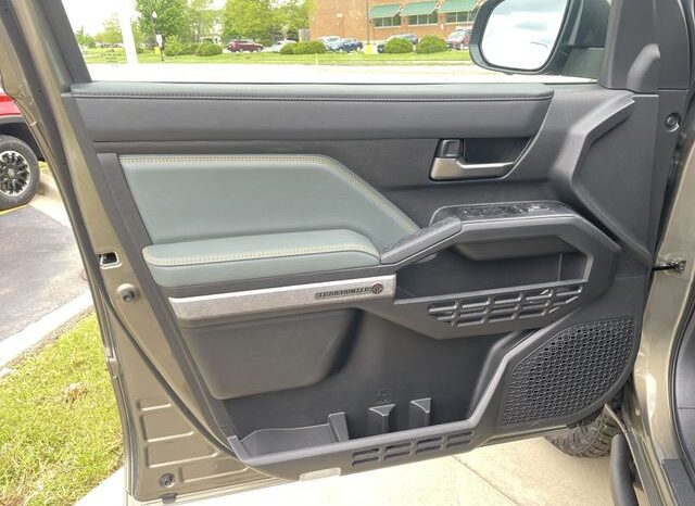 
 Toyota Tacoma Hybrid full									