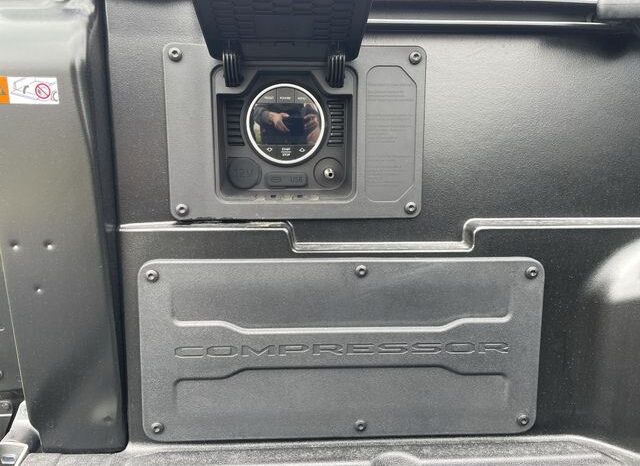 
 Toyota Tacoma Hybrid full									