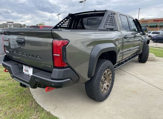 
 Toyota Tacoma Hybrid full									
