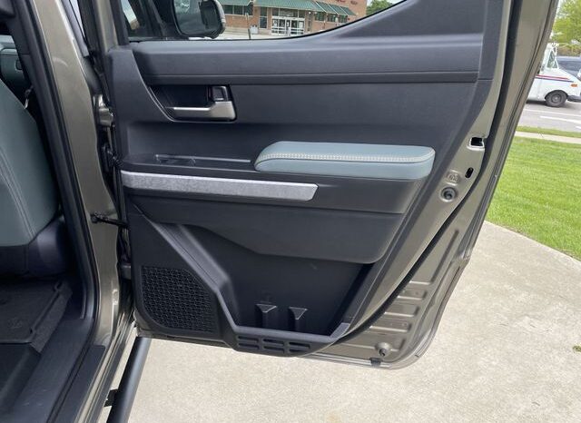 
 Toyota Tacoma Hybrid full									