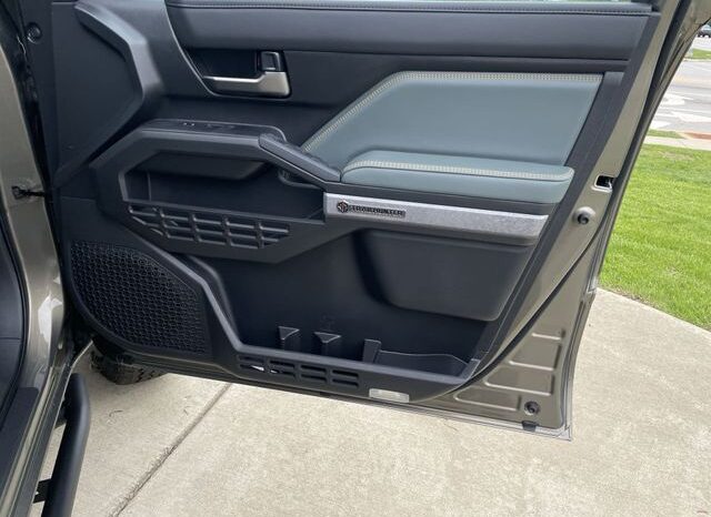 
 Toyota Tacoma Hybrid full									