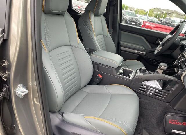 
 Toyota Tacoma Hybrid full									
