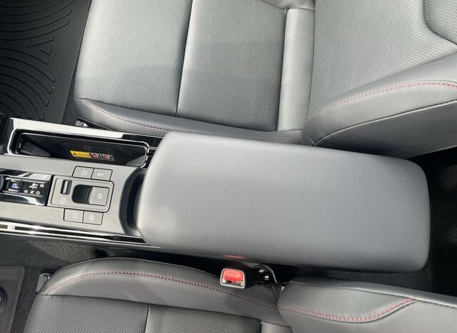 
 Toyota Prius Plug-In Hybrid full									
