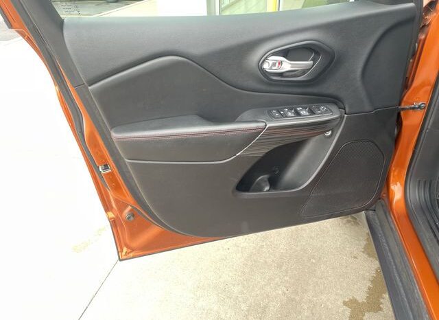 
 Jeep Cherokee full									