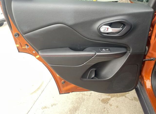 
 Jeep Cherokee full									