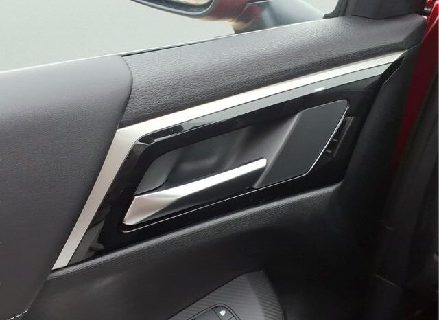 
 Nissan Rogue Plug-In Hybrid full									