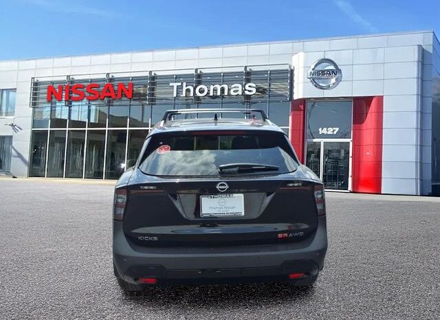 
								Nissan Kicks full									