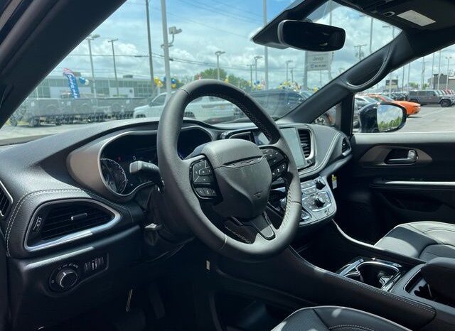 
 Chrysler Pacifica full									