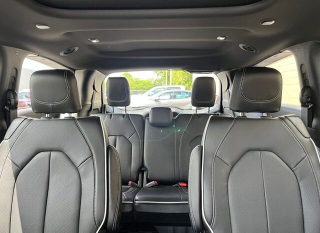 
 Chrysler Pacifica full									