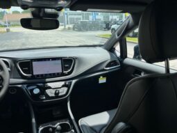 Chrysler Pacifica full