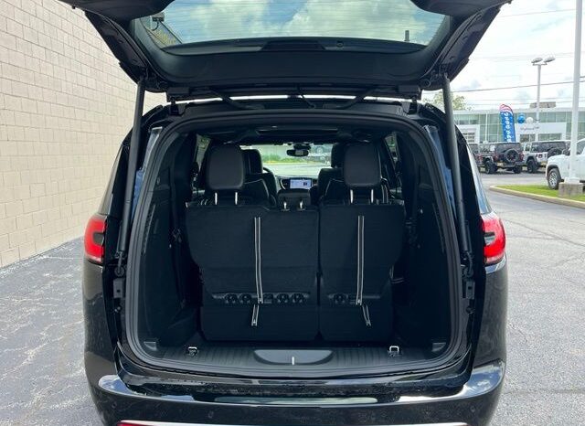 
 Chrysler Pacifica full									