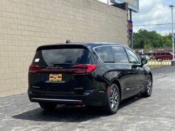 Chrysler Pacifica full