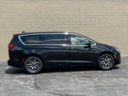 Chrysler Pacifica full