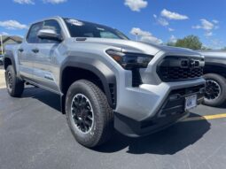 Toyota Tacoma Hybrid full